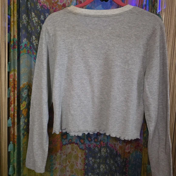 NATURAL LIFE Gray Crop Top with Daisy Design - Picture 2 of 4